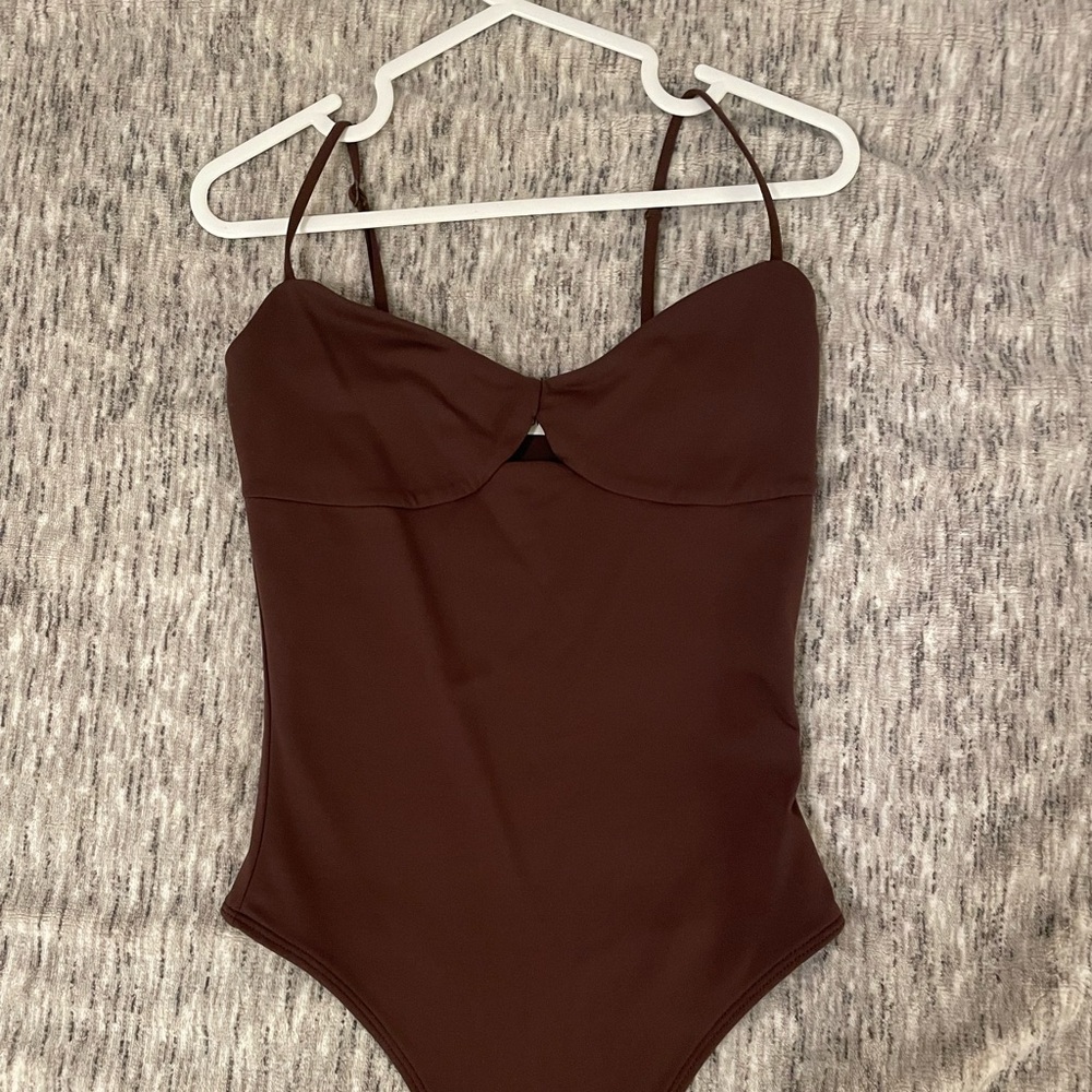 BABATON NOVOUS CONTOUR cutout bodysuit brown. Size XXS fits XS